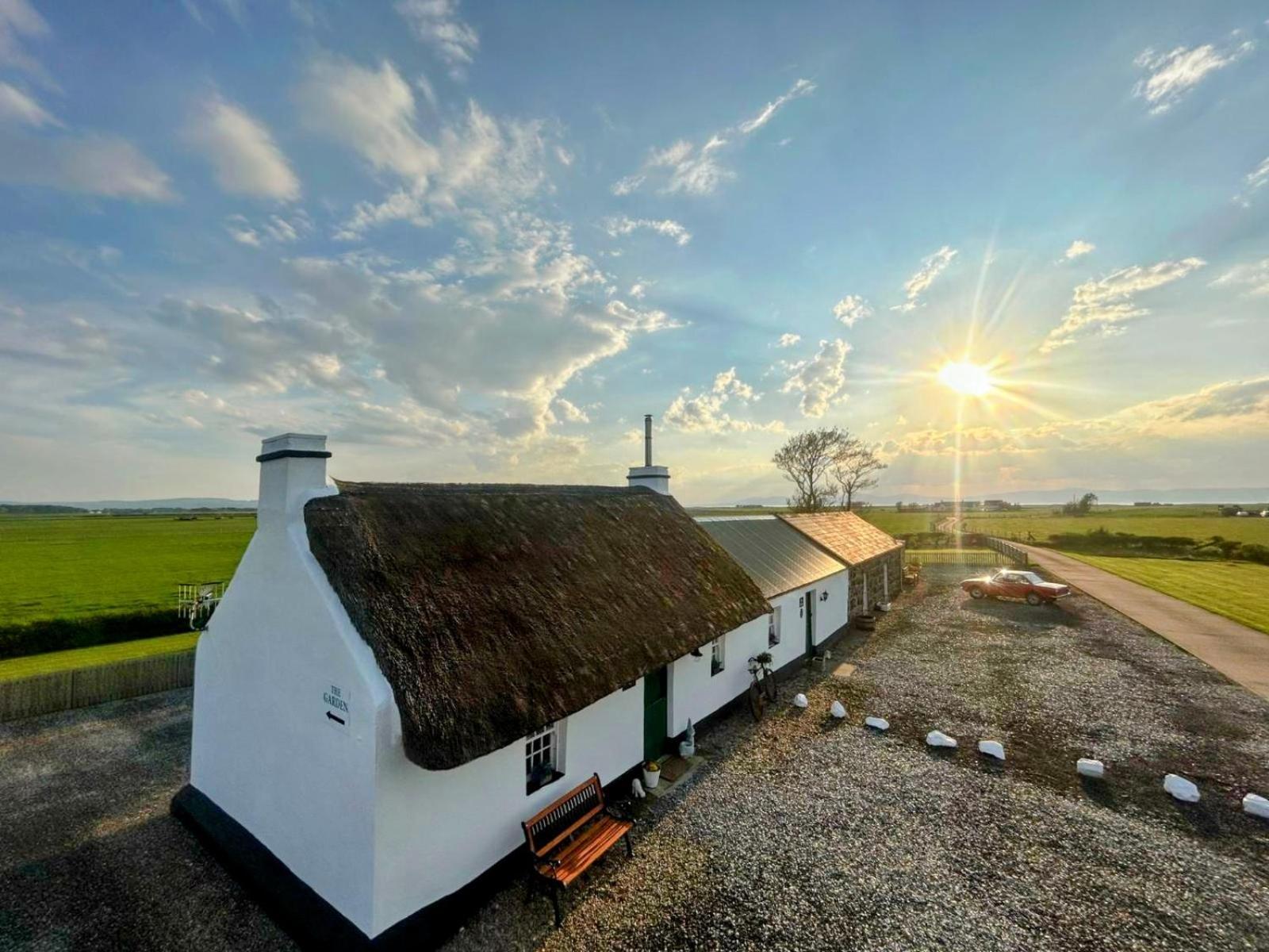 Cissy'S Cottage - Traditional Thatched Cottage, Near To Beach Aghanloo Zewnętrze zdjęcie
